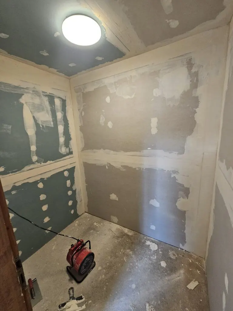 Desky jsou tady už zasádrované